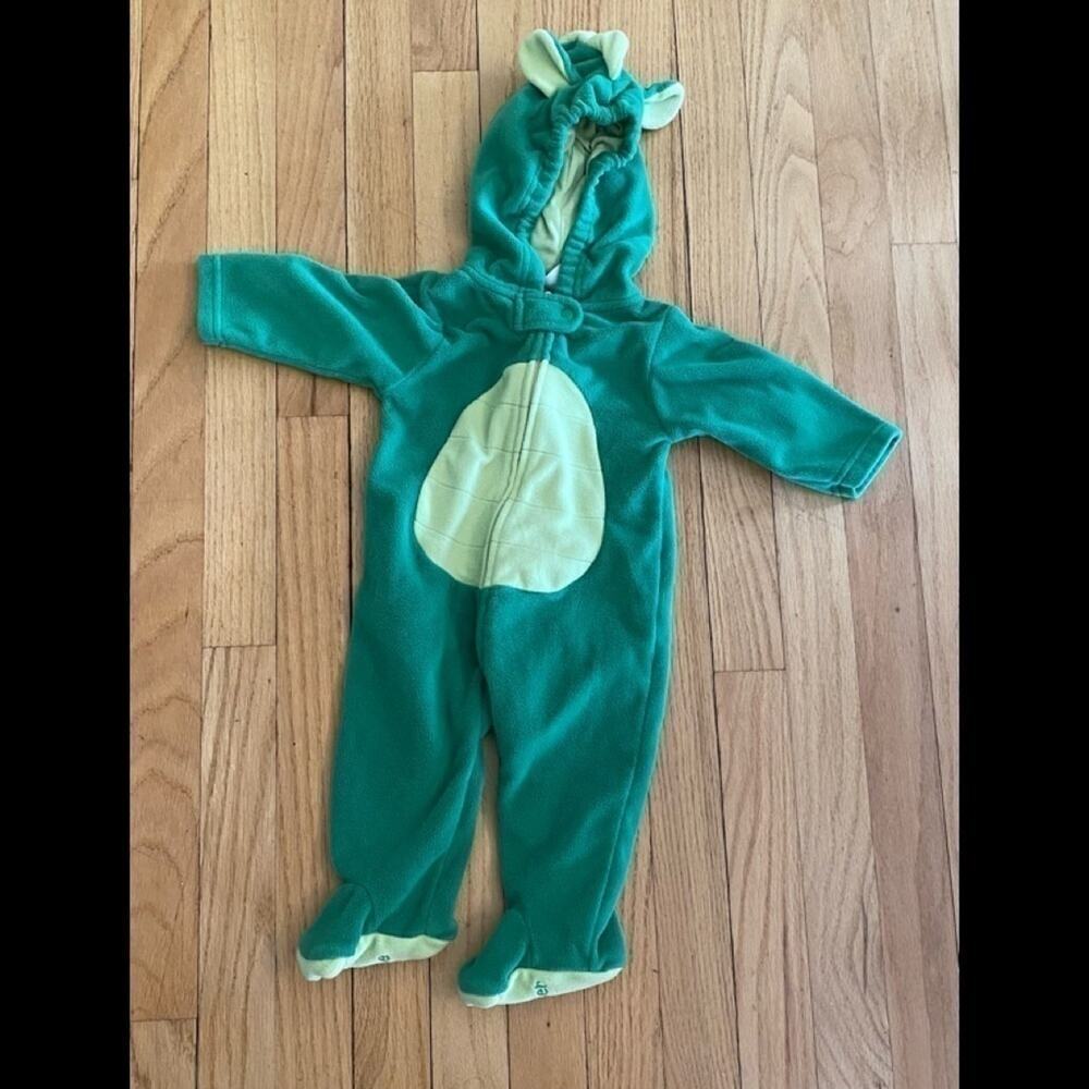 COPY - CARTERS “DINO” FOOTED SLEEPER SIZE 9MO